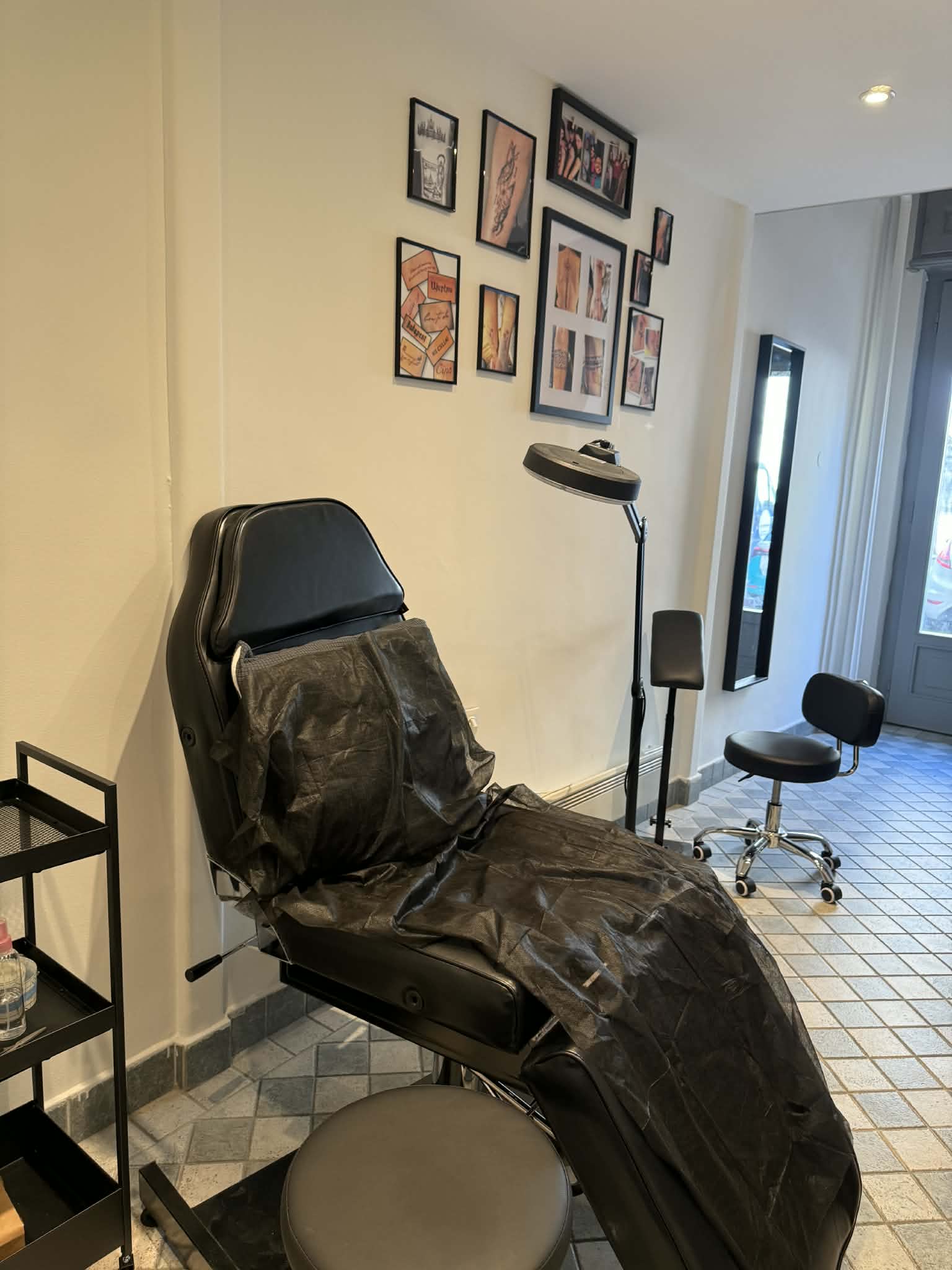 salon_inside_02